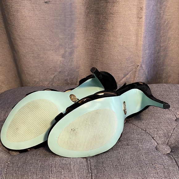 Blue by Betsey Johnson SB-Tee Dress Pump Black Velvet T-strap Stiletto Peep Toe - Picture 5 of 5